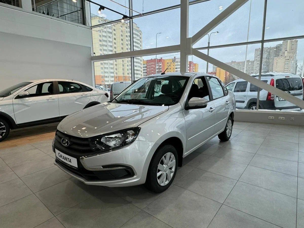 Lada Granta Седан - фото №1